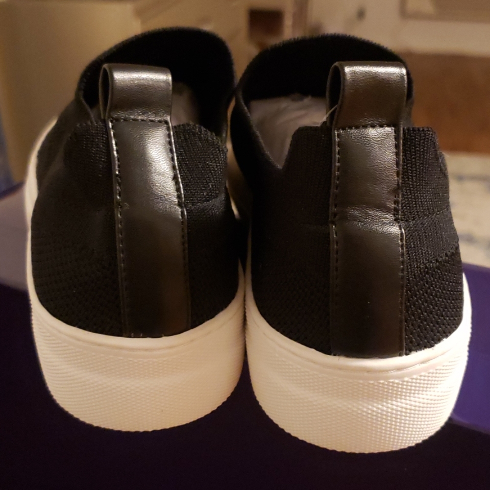 New! Madden Girl Buffi Black Knit Sneakers - Picture 4 of 4